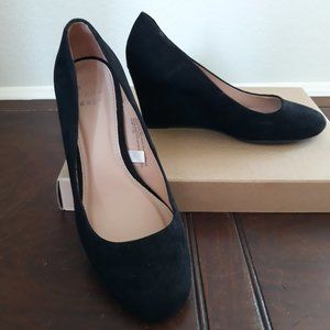 Black wedge pumps sz6